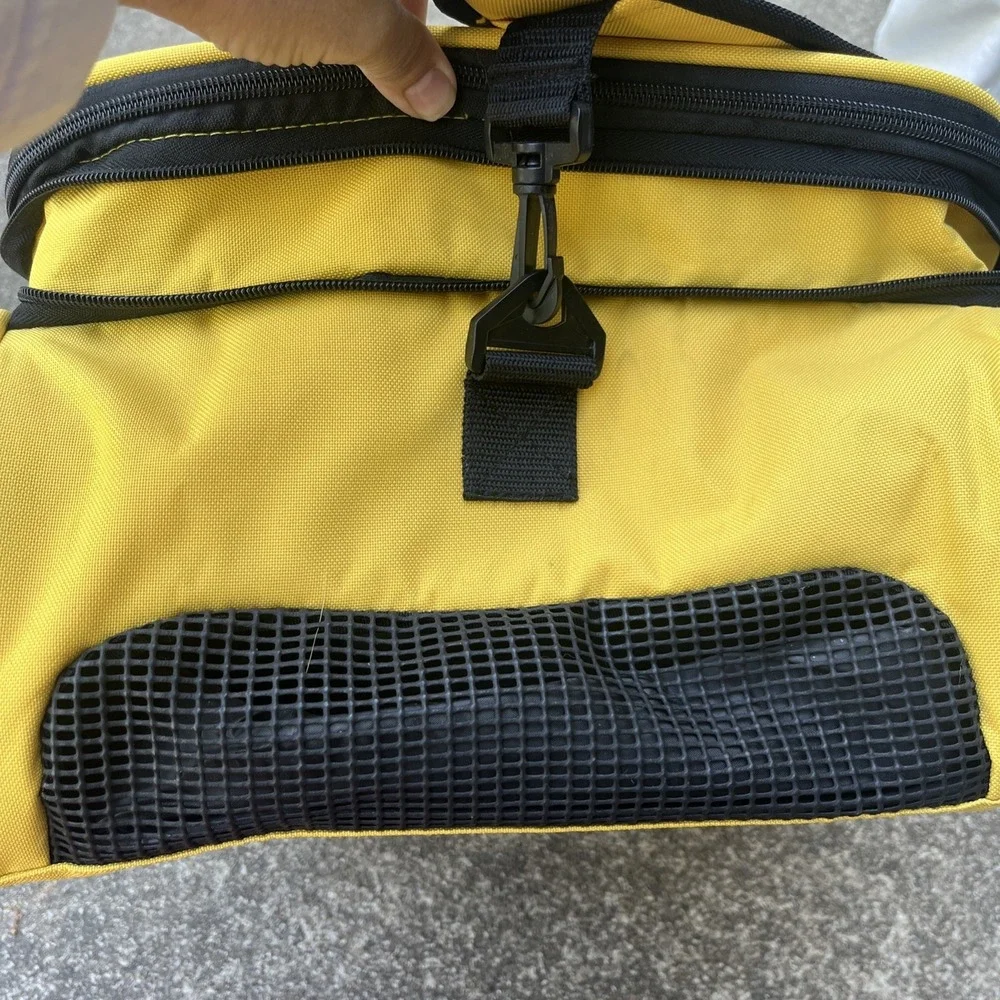 Southwest Airline Approved Pet carrier Large 18 X 13.5 X 10 Vented‎ & Expandable